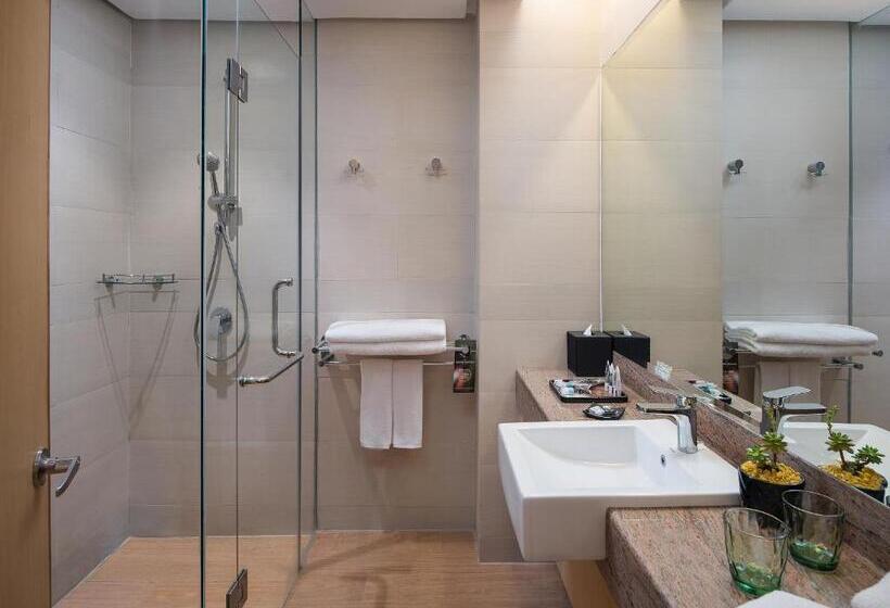 اتاق لوکس با تخت بزرگ, Mercure Yangon Kaba Aye