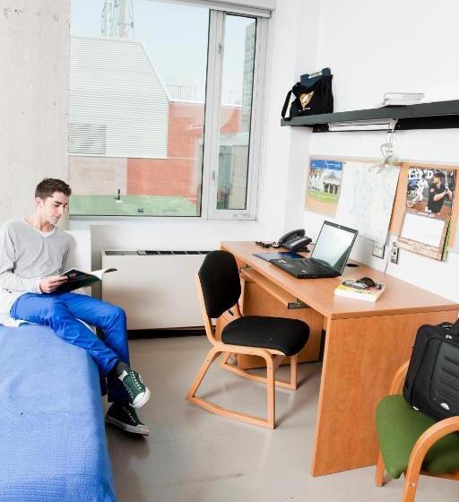 اتاق استاندارد یک تخته با سرویس بهداشتی مشترک, University Of Toronto New College Residence 45 Willcocks Residence