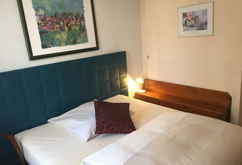 Номер Стандарт Индивидуальный, Altdusseldorf