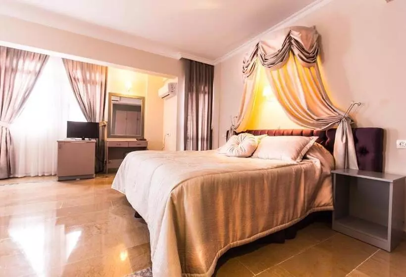 Suite, Hanedan Beach