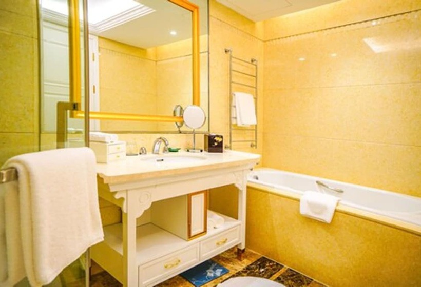 استودیو کلوب, Wyndham Grand Plaza Royale Ningbo
