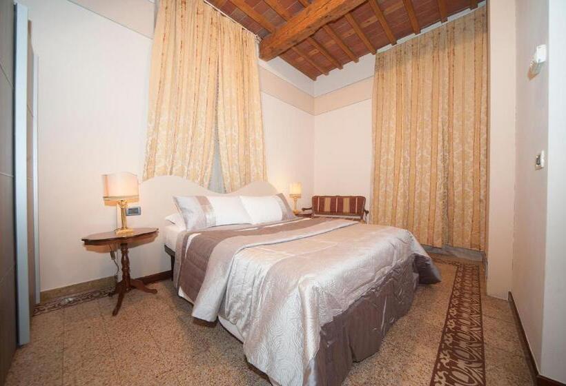 Quarto Estandar, Lucca Relais