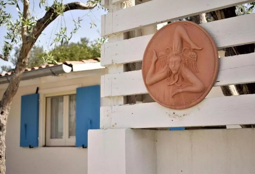 اتاق استاندارد سه نفره, Villa Aurea
