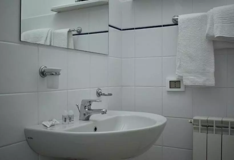 اتاق استاندارد چهار تخته, Villa Aurea