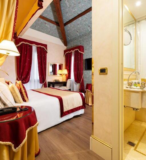 Deluxe Room, A La Commedia