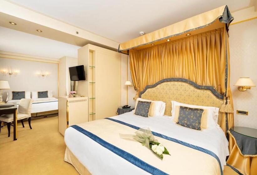 Deluxe Suite, A La Commedia