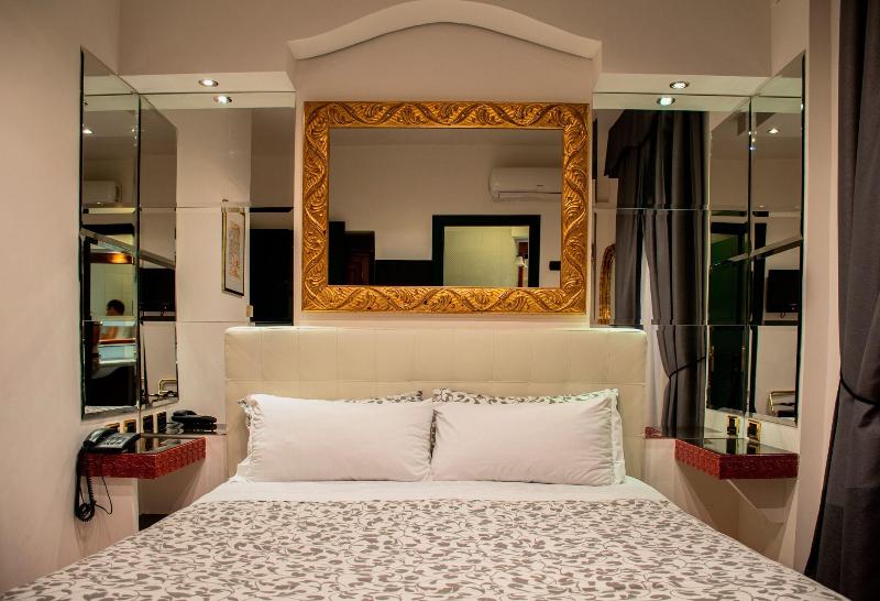 חדר סטנדרט, Canova