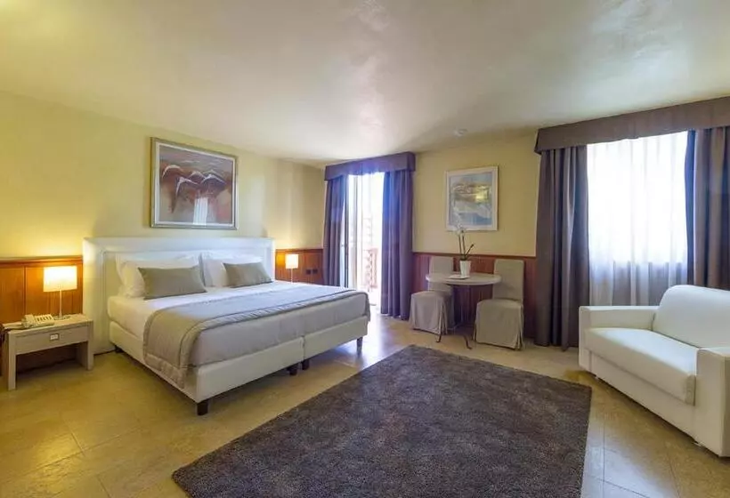 اتاق سوپریور, Golf Inn