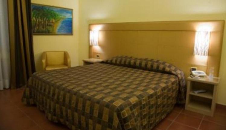 标准三人间, Il Gelso Bianco