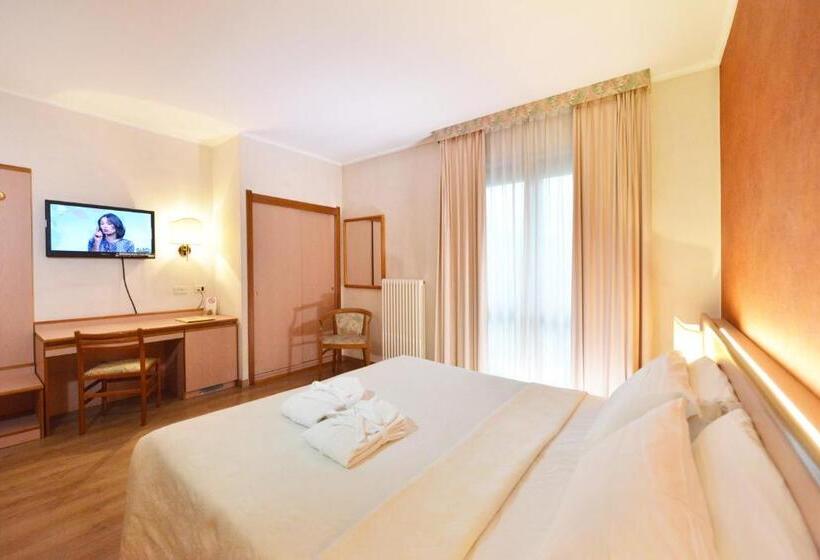 غرفة قياسية مزوَّدة بشُرفة, La Rocca Sport & Benessere