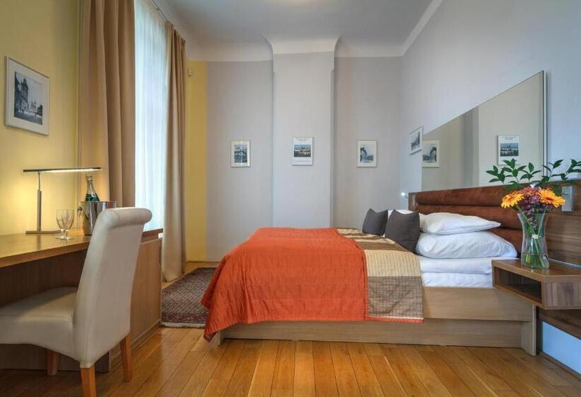 Номер Deluxe, Monastery