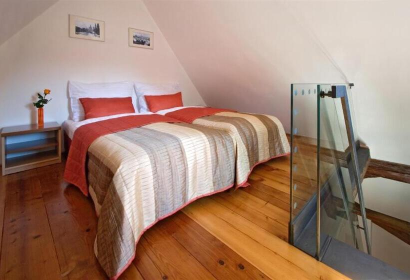 Семейный Номер, Monastery