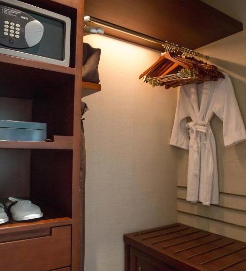 جناح, Park Hyatt Saigon