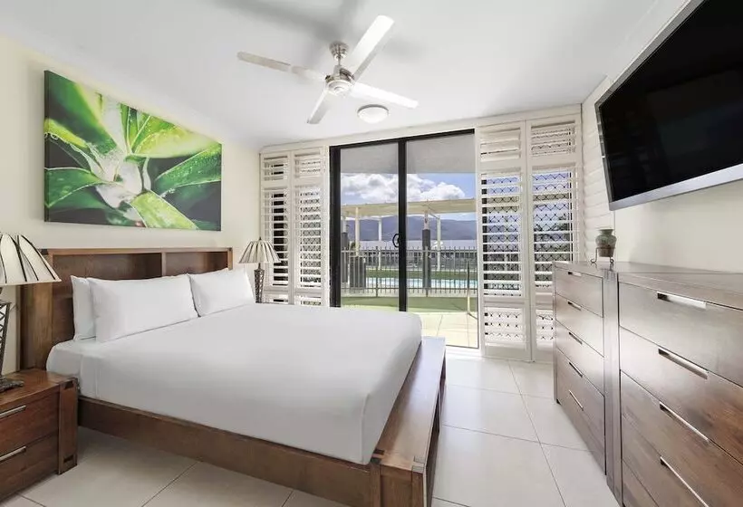 3 Bedroom Apartment Pool View, Piermonde Apartments Cairns