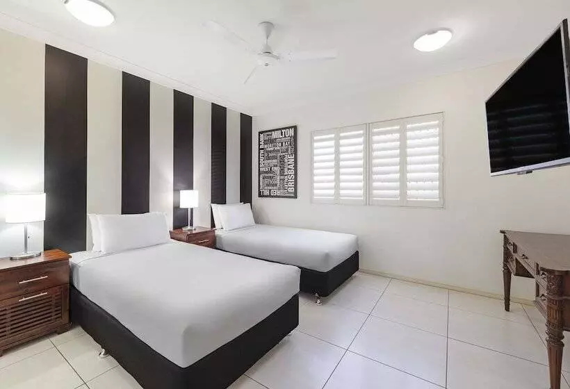 3 Bedroom Apartment Pool View, Piermonde Apartments Cairns