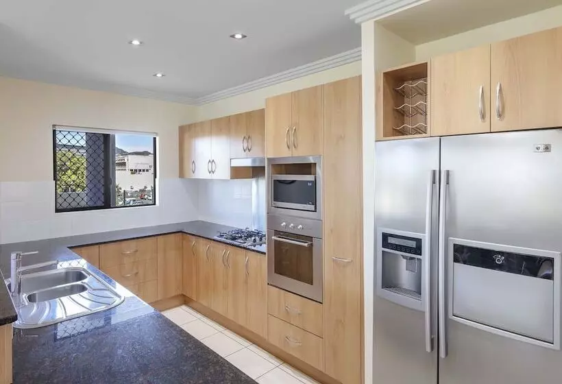 3 Bedroom Apartment Pool View, Piermonde Apartments Cairns