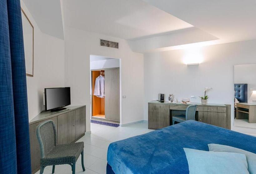 コンフォートルーム, Rada Siri