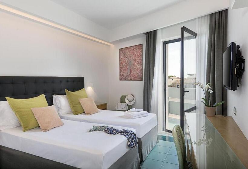 コンフォートルーム, Rada Siri