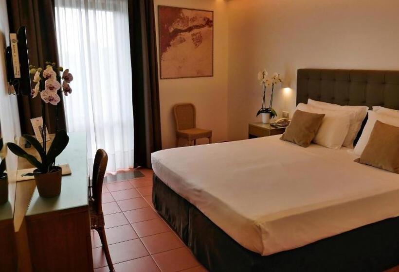 コンフォートルーム, Rada Siri