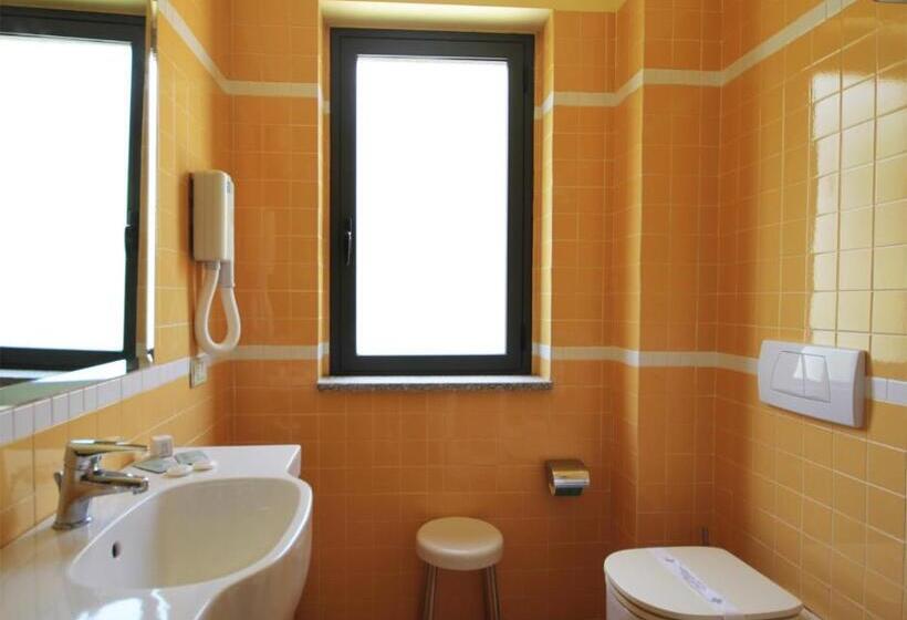 2ベッドスイートルーム, Rada Siri