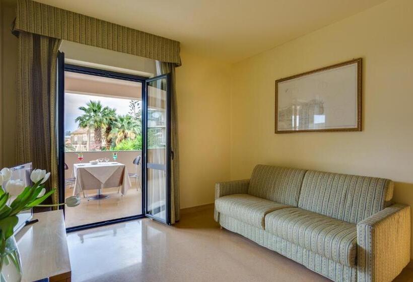 2ベッドスイートルーム, Rada Siri