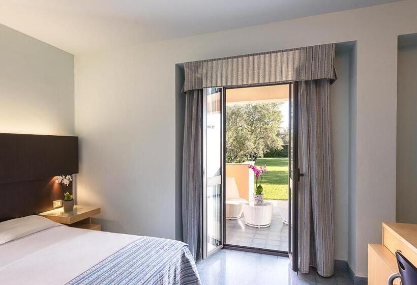 2ベッドスイートルーム, Rada Siri