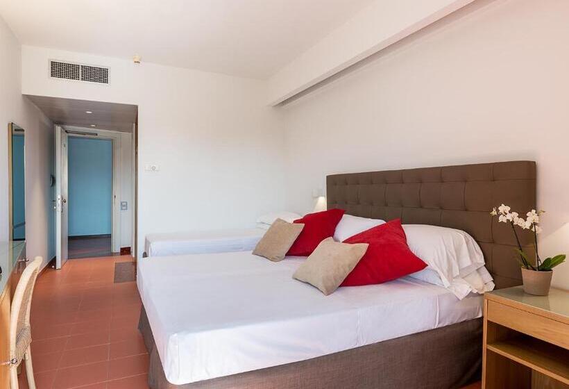 コンフォートトリプルルーム, Rada Siri