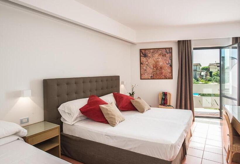 コンフォートトリプルルーム, Rada Siri