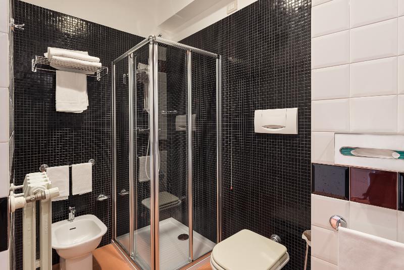 デラックスの4人部屋, Rada Siri