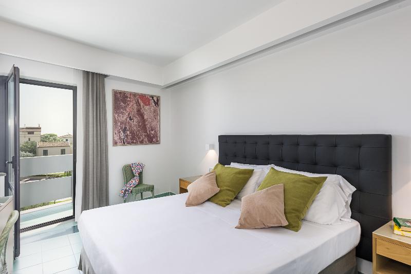 コンフォートルーム, Rada Siri