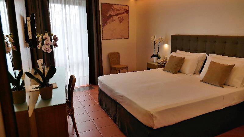 コンフォートルーム, Rada Siri