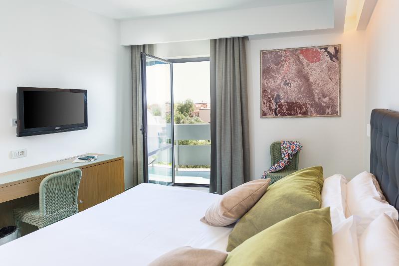 コンフォートルーム, Rada Siri