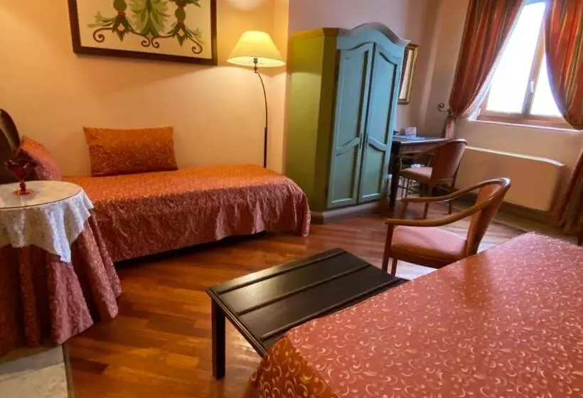 اتاق راحتی سه تخته, Relais Abbazia Santa Anastasia Resort & Winery