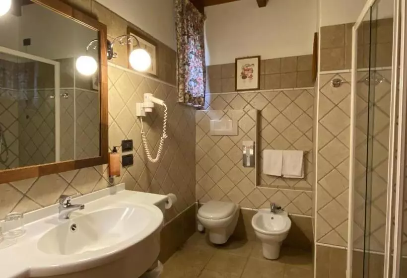 اتاق راحتی سه تخته, Relais Abbazia Santa Anastasia Resort & Winery