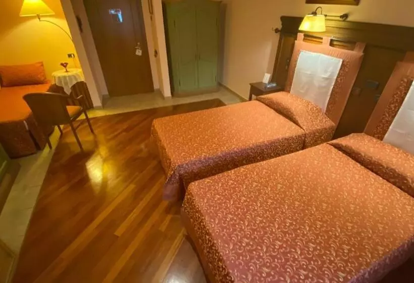 اتاق راحتی سه تخته, Relais Abbazia Santa Anastasia Resort & Winery