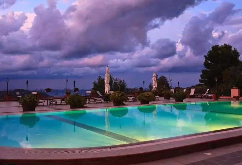 اتاق لوکس, Relais Abbazia Santa Anastasia Resort & Winery