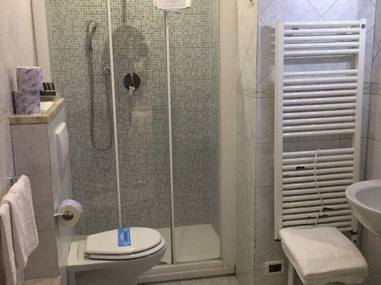 اتاق استاندارد سه نفره, Villa Accini