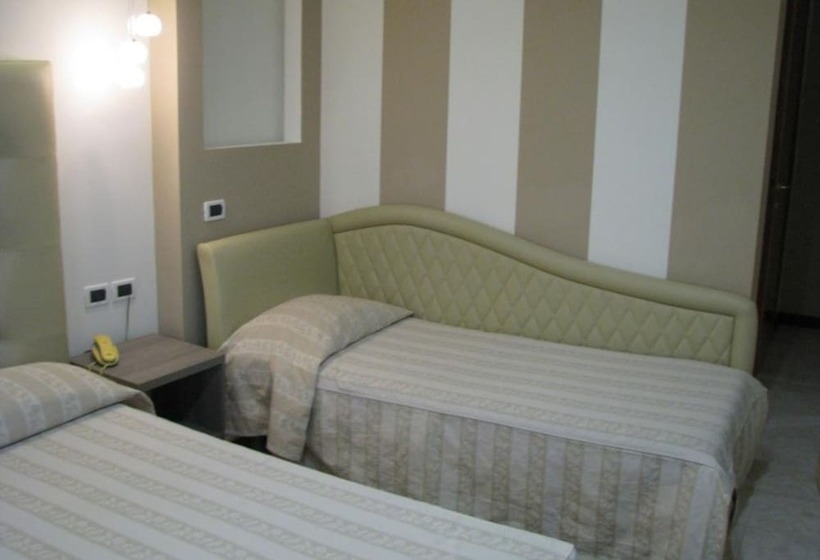 اتاق لوکس سه تخته, Villa Accini