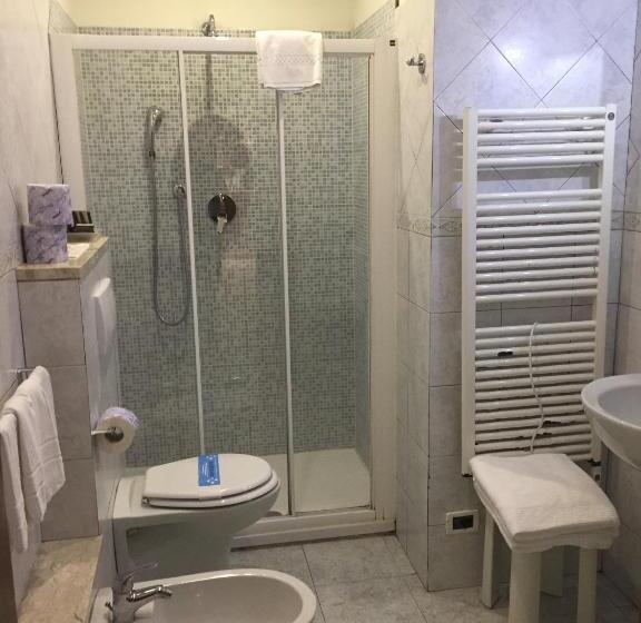 اتاق استاندارد سه نفره, Villa Accini