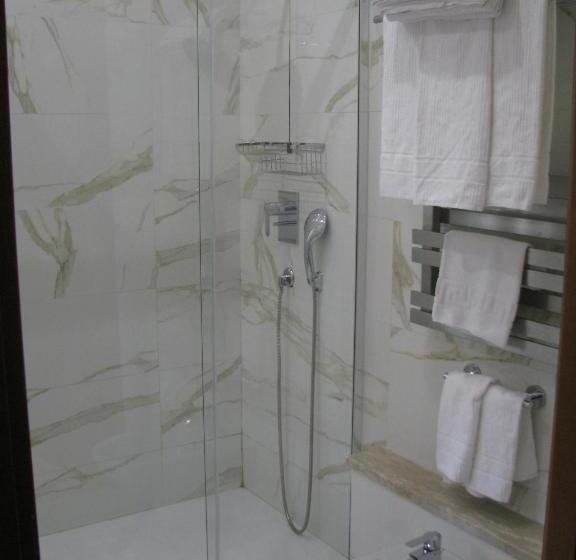 اتاق لوکس سه تخته, Villa Accini