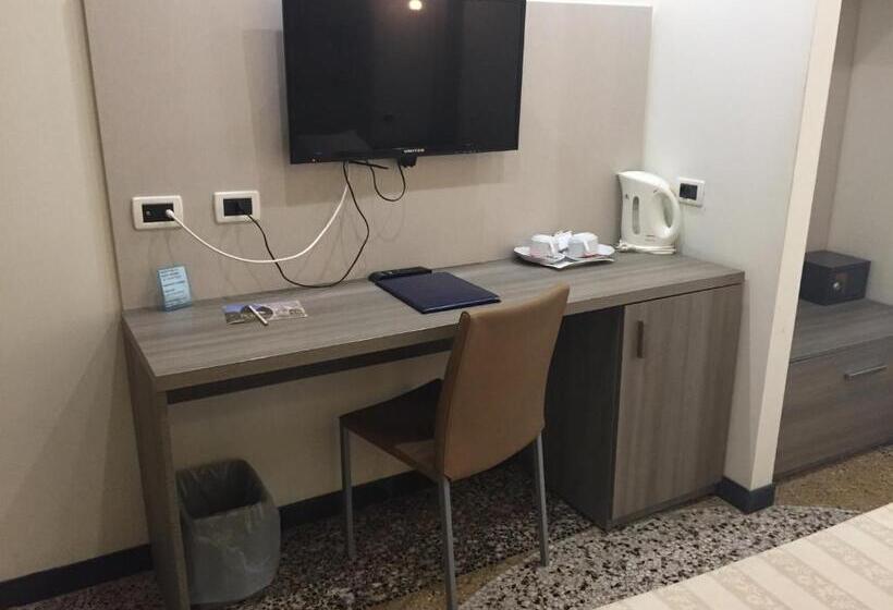 اتاق لوکس سه تخته, Villa Accini