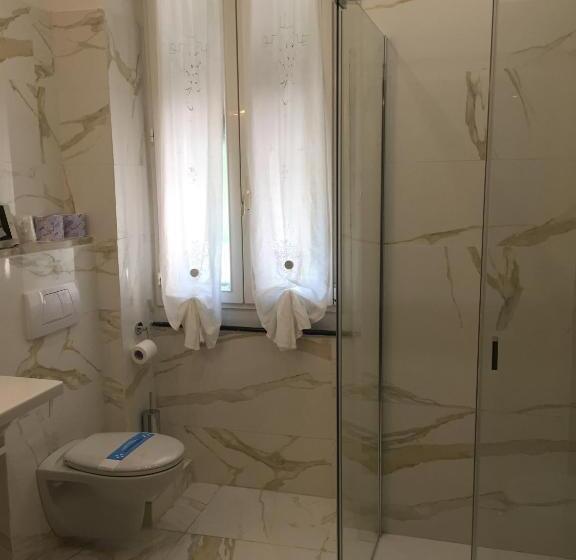 اتاق لوکس سه تخته, Villa Accini