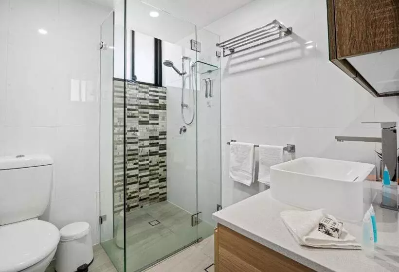 آپارتمان سوپریور 2 خوابه, Capricorn One Beachside Holiday Apartments   Official