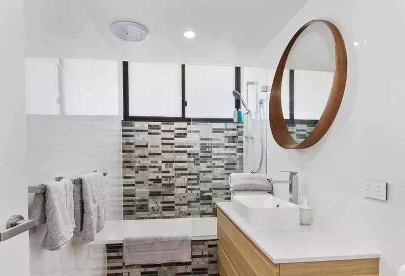 آپارتمان سوپریور 2 خوابه, Capricorn One Beachside Holiday Apartments   Official