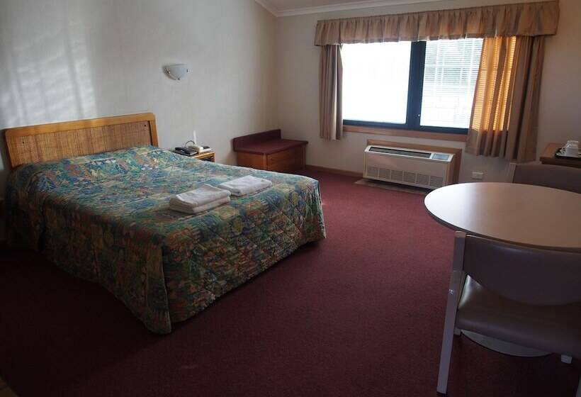 חדר משפחתי, Ascot Motor Inn