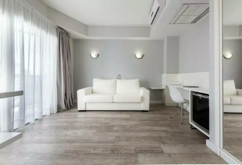 اتاق لوکس خانوادگی, Caserio