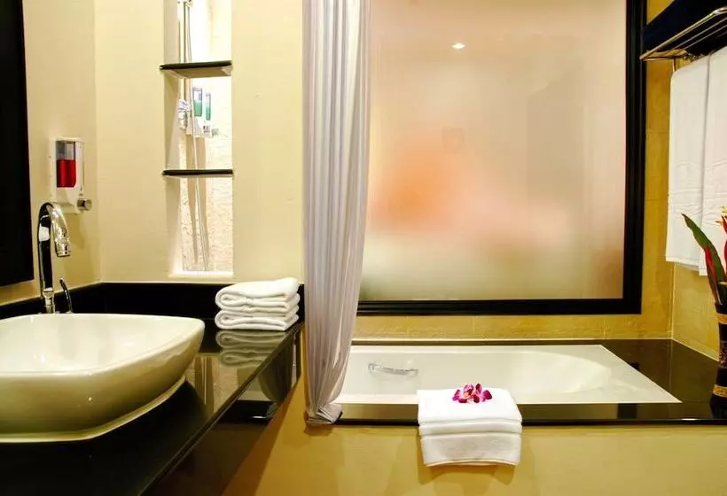 اتاق سوپریور چهار تخته, Horizon Karon Beach Resort & Spa