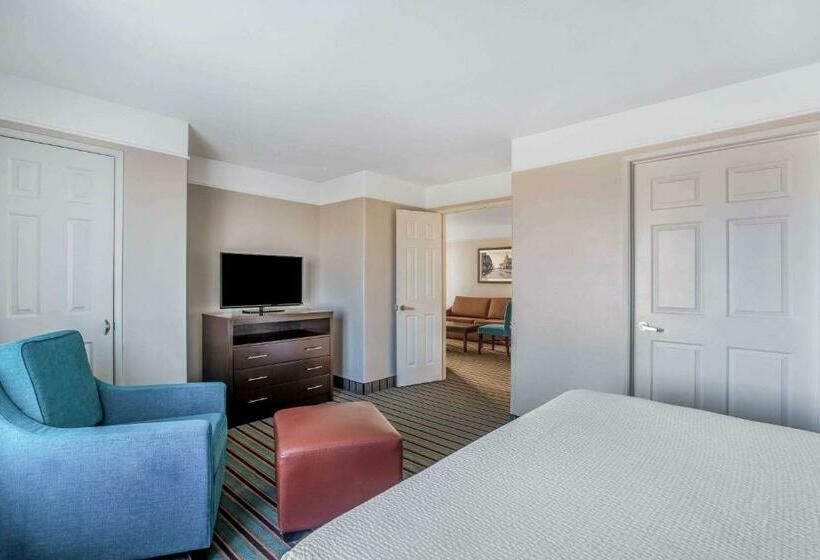 מיטת קינג בסוויטה, La Quinta By Wyndham Bakersfield North