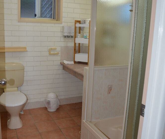 جناح عائلي, Mid City Motor Inn