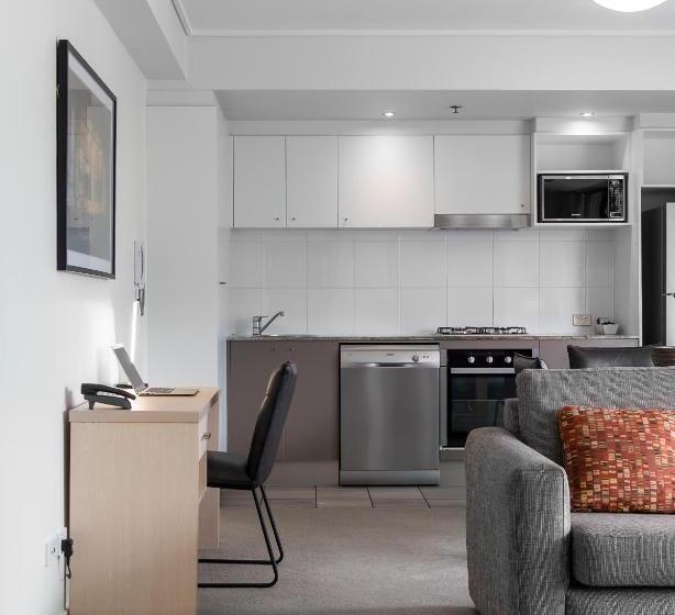 1 Bedroom Apartment River View, Oaks Brisbane On Felix Suites